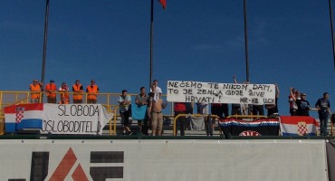 Vinkovački Ultrasi pozdravili dan Herceg-Bosne