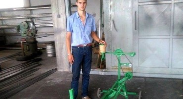 Grude: Mladi inovator s Ledinca napravio stroj za nizanje duhana