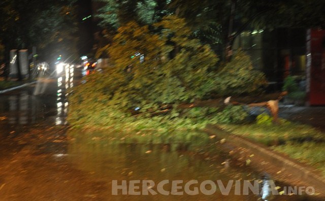 nevrijeme, nevrijeme u Mostaru, oprez, nevrijeme, BIH