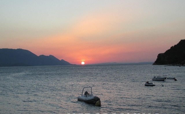 Komarna, turisti, zalazak sunca, povratak u doomovinu, odlazak mladih