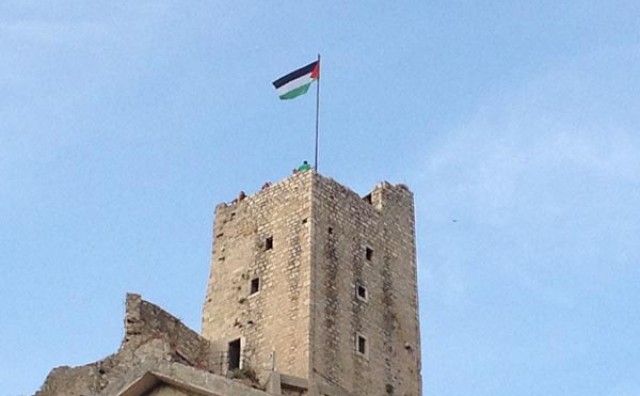 Šok u Omišu: Skinuo hrvatsku zastavu s tvrđave i stavio palestinku
