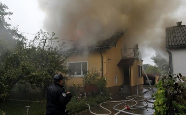 Koprivnica: Kuća izgorjela nakon udara groma!