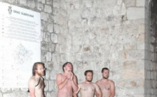 Dubrovnik: Šetali potpuno goli, pa bježali policiji kroz ulice