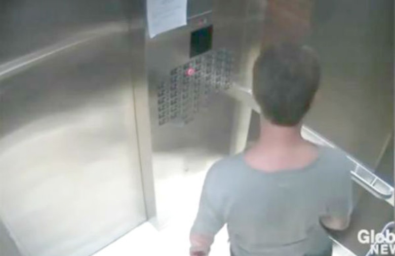 Izvršni direktor ostao bez posla zbog onog što je učinio u liftu