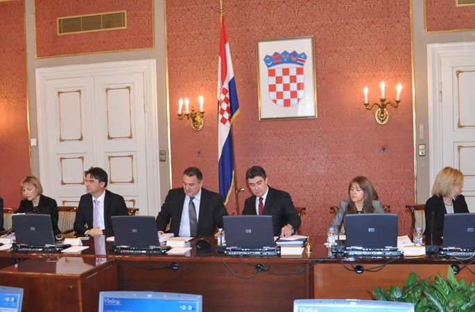 Vlada donijela odluke koje se odnose na prava djece, kreditiranje poduzetnika te troškove pri registraciji vozila
