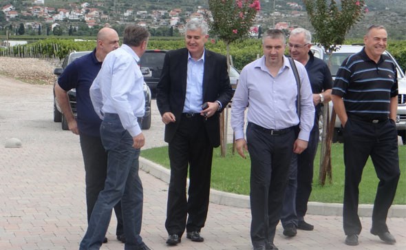 Predsjednik HDZ i HNS BiH dr. Dragan Čović s gospodarstvenicima Mostara