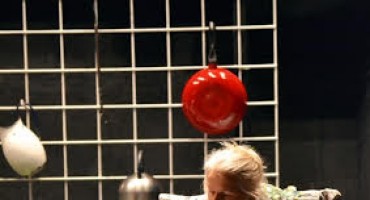 Predstava HNK Mostar  Ljepotica iz Leenanea u četvrtak 30.10.2014., na Maloj sceni u 20 sati