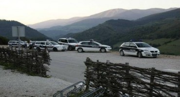 napad, Policijski dužnosnici, uskoplje