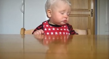 djeca rast, spavanje san, video snimak