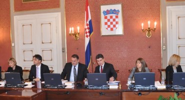 Vlada donijela odluke koje se odnose na prava djece, kreditiranje poduzetnika te troškove pri registraciji vozila