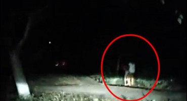 Da izbjegne nesreću skrenuo s ceste, a onda naletio na - seks 