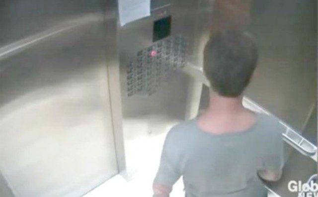 Izvršni direktor ostao bez posla zbog onog što je učinio u liftu