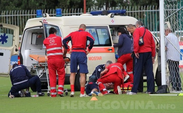 Drama na treningu Zrinjskog: Ozlijeđenog nogometaša odvela hitna pomoć