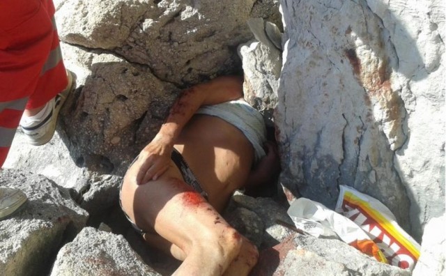 Sarajlija zaglavio u stijeni: HGSS-ovci pilali i micali kamenje da ga izvuku