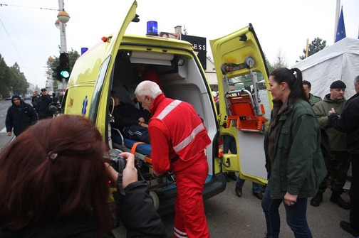 Samospaljivanje pred zgradom Ministarstva