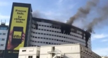 Crni dim nad zgradom javnog radija, evakuirani zaposlenici