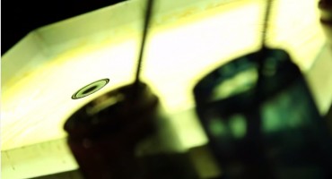  Pogledajte što ovaj umjetnik radi s kapljicama tinte u vodi! 