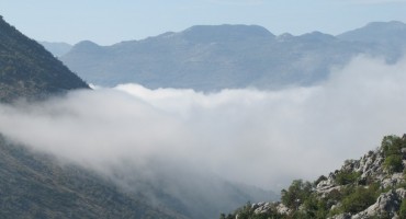 Popovo polje u istočnoj Hercegovini obavijeno maglom
