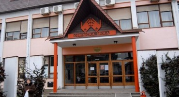 Zbog dečka 16-godišnjakinje brutalno pretukle vršnjakinju