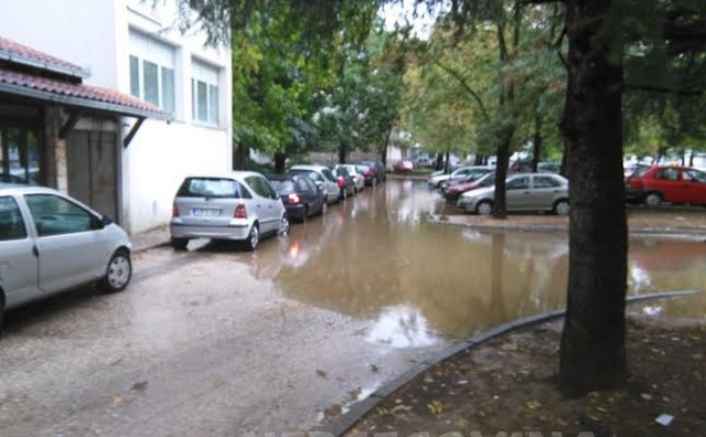 Mostar, jezero, parking