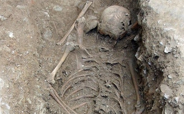 Kostur star više od 1000 godina zbunio arheologe - Zašto je tako pokopan?