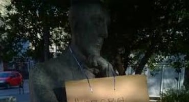 Mostar: Poruke na spomenicima koje upućuju na ne(ravnopravnost)