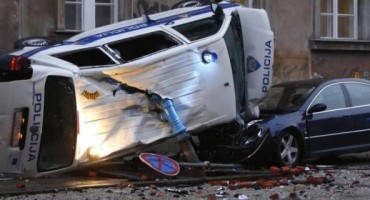 Policijski kombi , prometna, Zagreb, ozlijeđeni