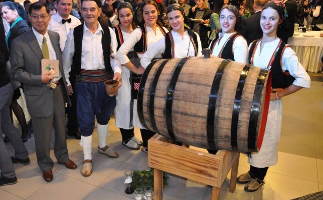 Čitluk: Nastavljena tradicija blagoslova i kušanja mladog vina 