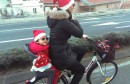 Djedovi božićnjaci na biciklima