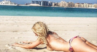 Za nju nema zime: Maja objavila seksi fotke s plaže