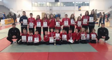 Hercegovcu 22 medalje i pehar iz Viteza