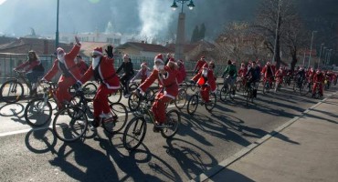 Mostarci i ove godine u društvu Djeda Božićnjaka na biciklima