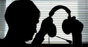 SRAMOTA: Otac bez kucanja upao u sobu sina tinejdžera i uhvatio ga kako sluša Gibonnija 