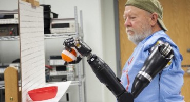  Sveučilište Johns Hopkins APL, bioničke ruke, Les Baugh,  Prostetička tehnologija