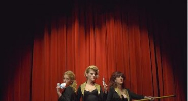 Premijera obnovljene predstave HNK Mostar „Sve o ženama“ bit će odigrana na Maloj sceni u petak 19.12.2014. u 20 sati