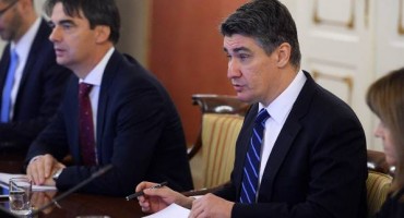 Na treću godišnjicu u Vladi ništa novo - odobreno novo zaduživanje