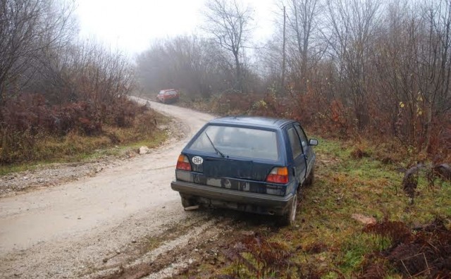 Građani BiH u strahu: Maloljetnici ukrali tri Golfa, bili naoružani puškom, napadali žene… 