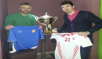 Denis Buntić sa svojim Lipnjacima razmijenio darove, umirovljen Buntićev dres