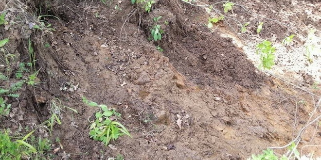 Zbog većeg odrona obustavljen je promet na M-18 Sarjevo – Trnovo