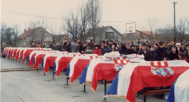 Dan kada je plakao Tovarnik: Hrvati su morali nositi bijele vrpce oko ruke, ubijeno 75 mještana, odgovorni na slobodi