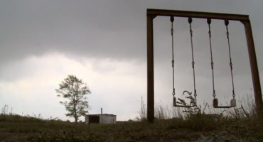 Svi u selu i dalje nasumice padaju u san! Nitko im ne može pomoći