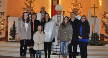 Puljić krstio peto dijete u obitelji Sičaja