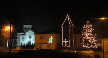 Ćirilićna božićna čestitka na katoličkoj crkvi