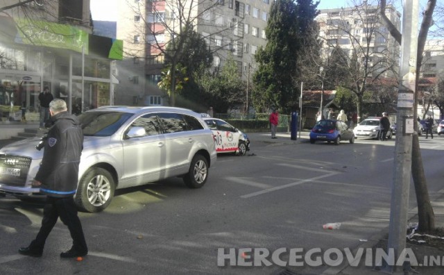 Mostar: U naletu automobila teško stradao pješak 