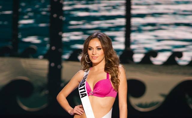 Atraktivna Ivana elegantna na pozornici preliminarnog natjecanja Miss Universe