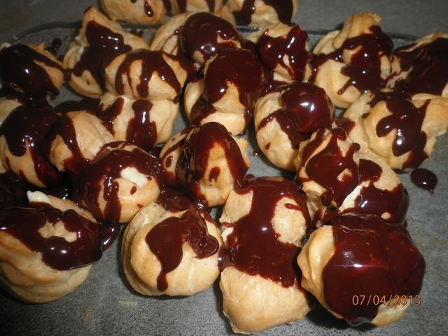 Obožavani profiteroli s kremom od vanilije