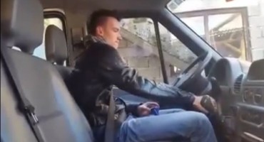 Smijeh do suza: Pogledajte kako Bosanac vozi auto bez da ga je upalio!