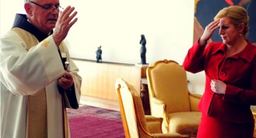  Fra Jozo Zovko blagoslovio ured predsjednice Grabar-Kitarović 