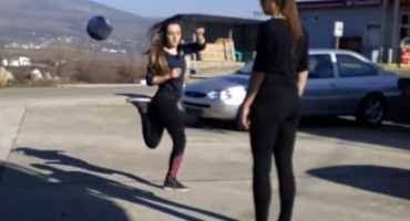 Širokobriježanke postale viralni hit na Facebooku