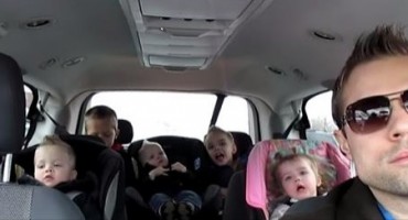 Ono što su tata i njegovih 5 mališana uradili obišlo je svijet! Genijalni su!